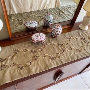 Elegant Table Runner